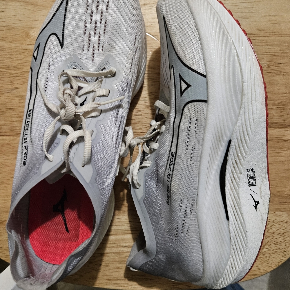 Mizuno Women's Wave Rebellion Pro 2 Running Shoe Size 9